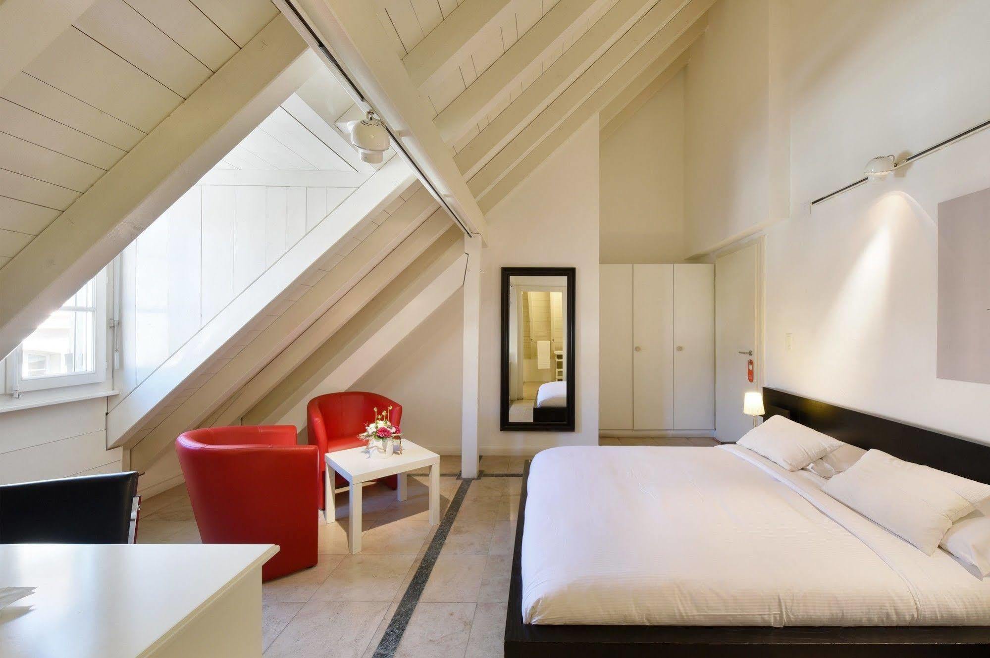 L'hotel By Du Chateau 3*